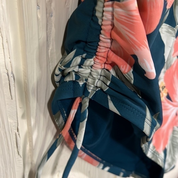 KONA SOL SWIM SUIT SIZE XL - Picture 2 of 5